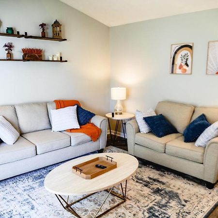 Urban Cottage: Homey & Convenient Huntington Exterior photo