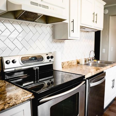 Urban Cottage: Homey & Convenient Huntington Exterior photo