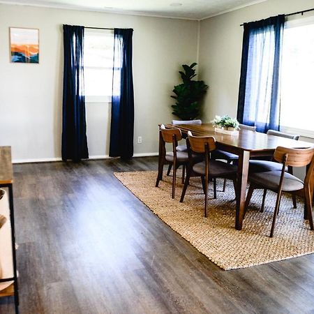 Urban Cottage: Homey & Convenient Huntington Exterior photo