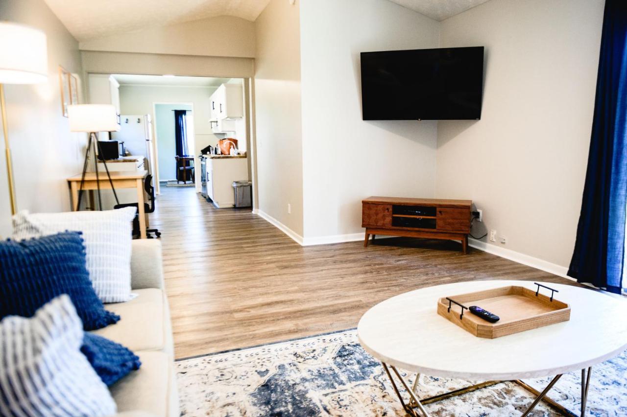 Urban Cottage: Homey & Convenient Huntington Exterior photo