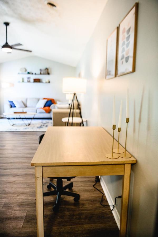Urban Cottage: Homey & Convenient Huntington Exterior photo