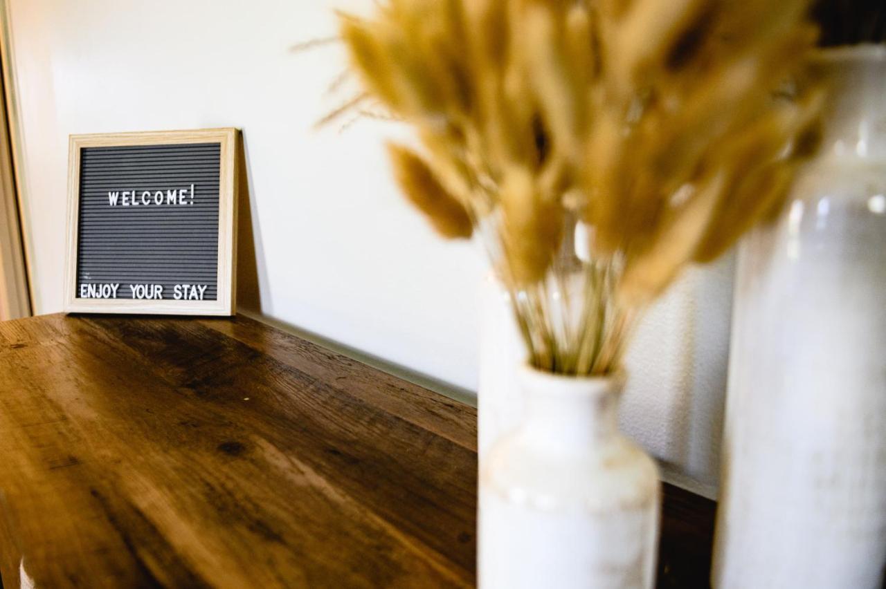 Urban Cottage: Homey & Convenient Huntington Exterior photo