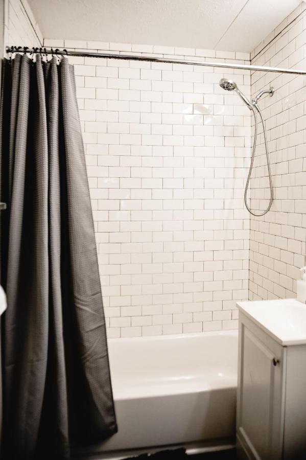 Urban Cottage: Homey & Convenient Huntington Exterior photo