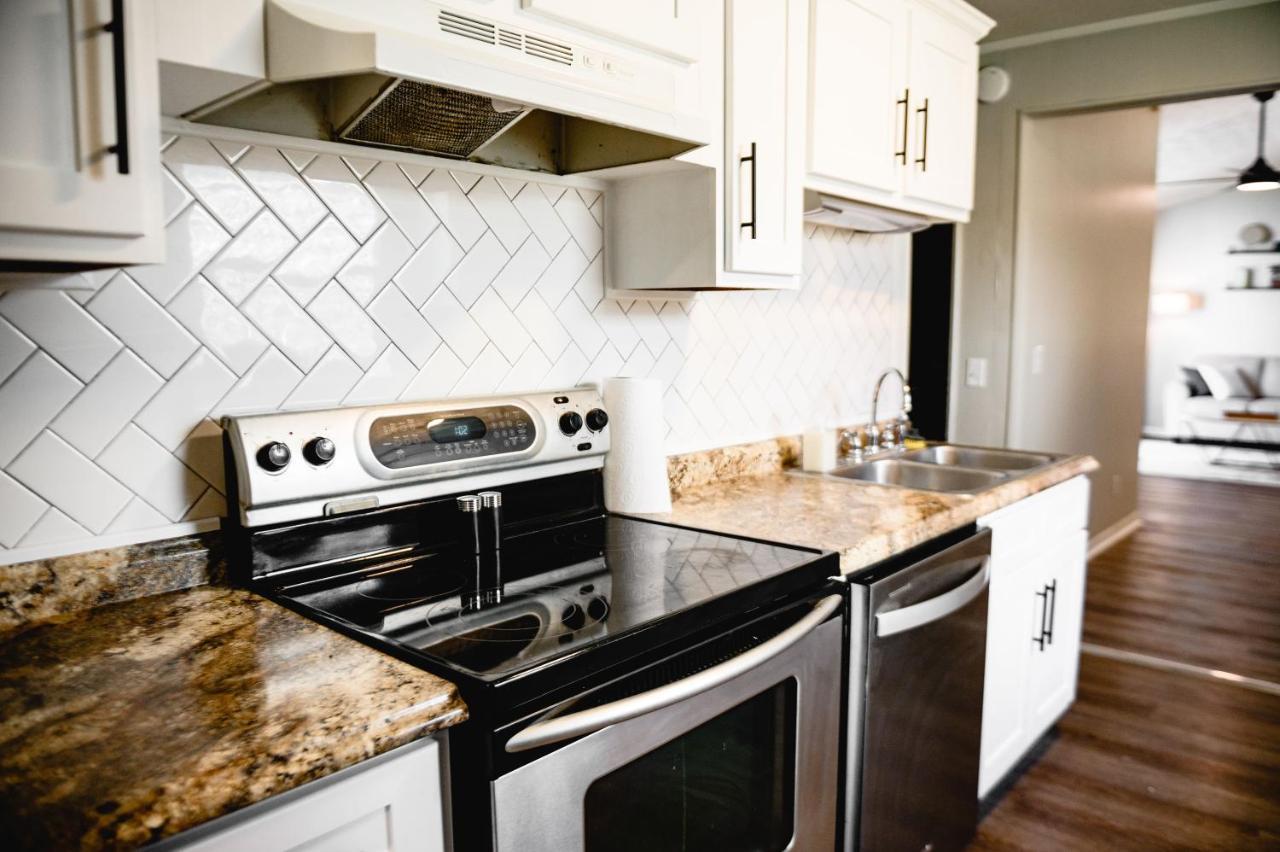Urban Cottage: Homey & Convenient Huntington Exterior photo
