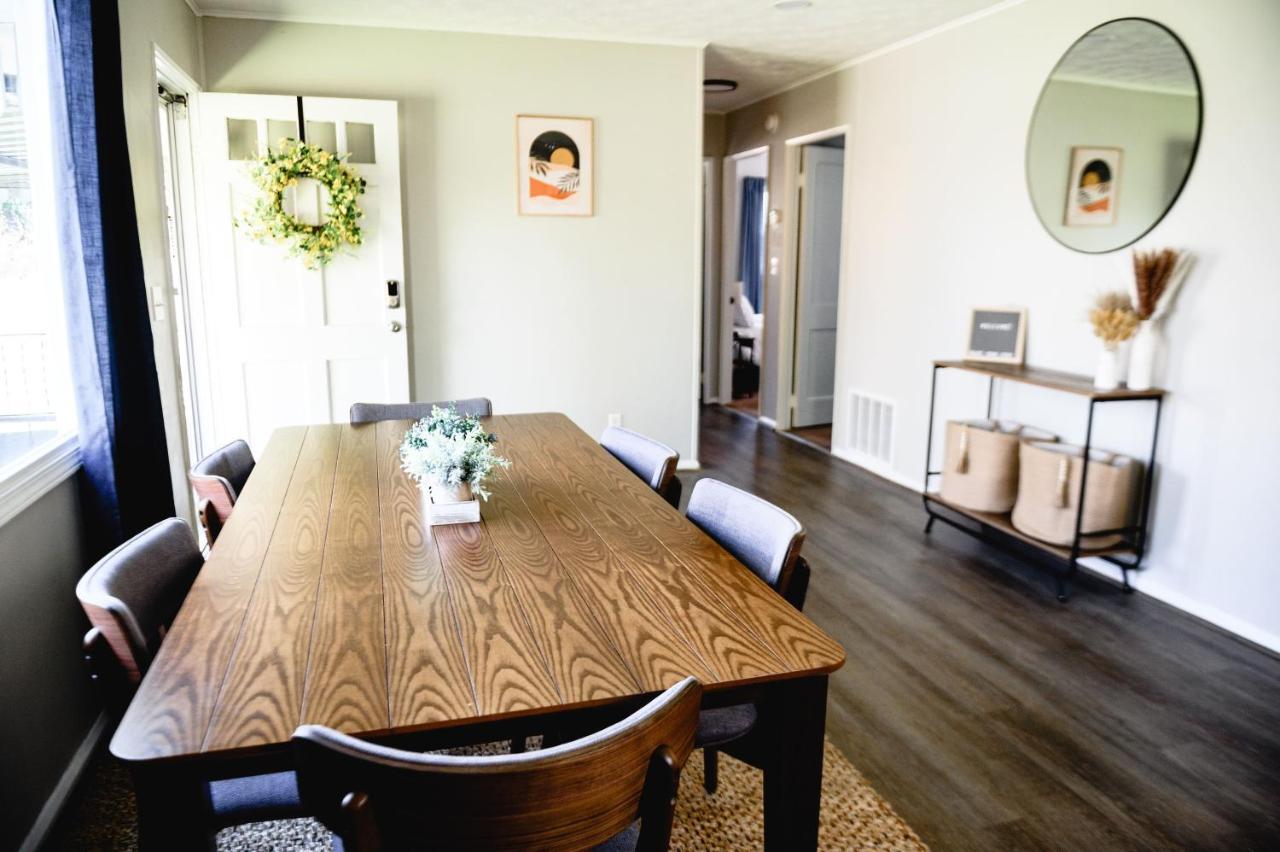 Urban Cottage: Homey & Convenient Huntington Exterior photo