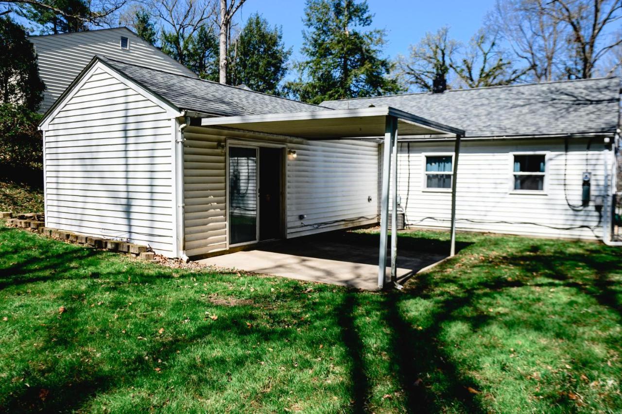 Urban Cottage: Homey & Convenient Huntington Exterior photo
