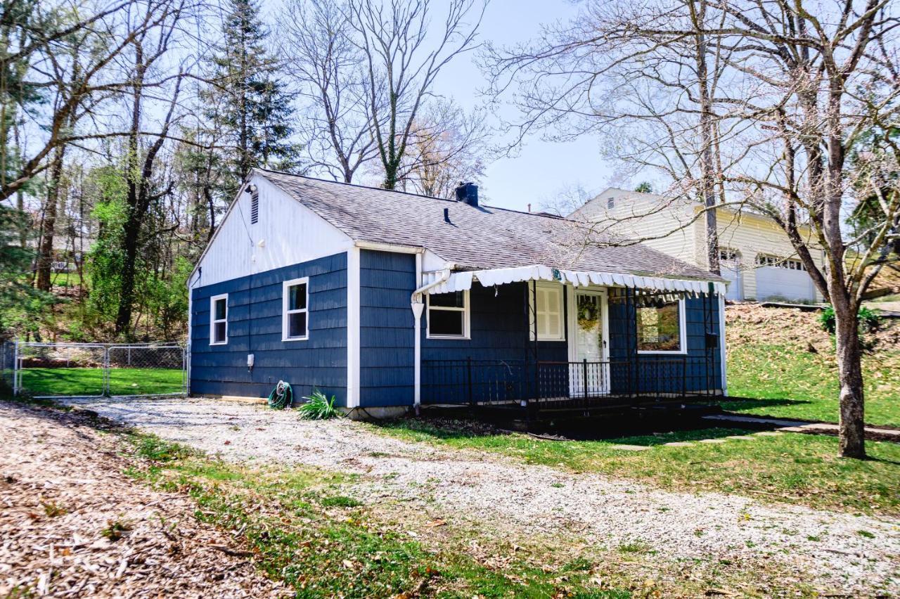 Urban Cottage: Homey & Convenient Huntington Exterior photo