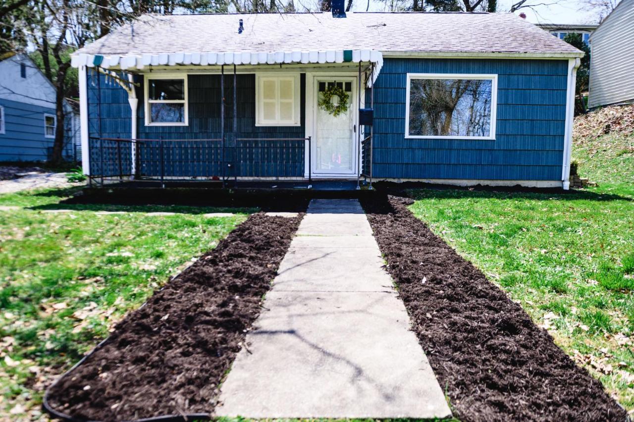 Urban Cottage: Homey & Convenient Huntington Exterior photo